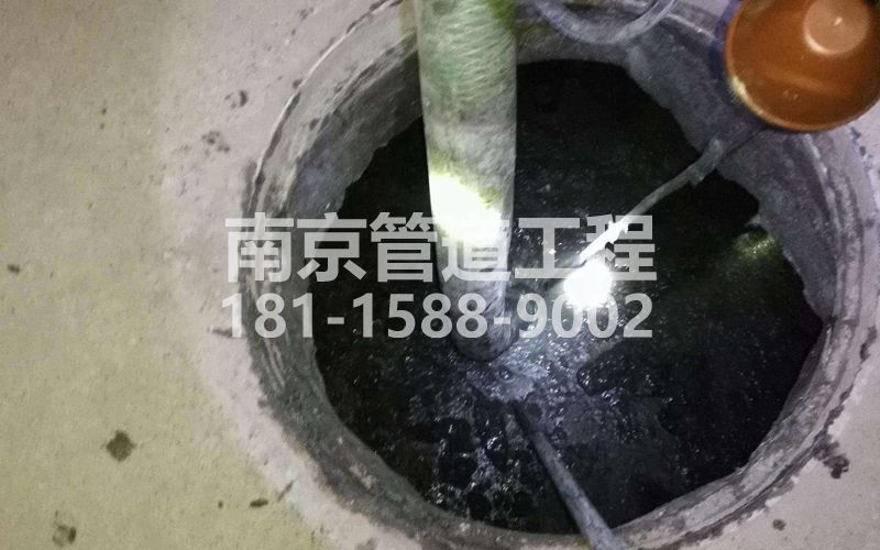 216回龙桥清理化粪池