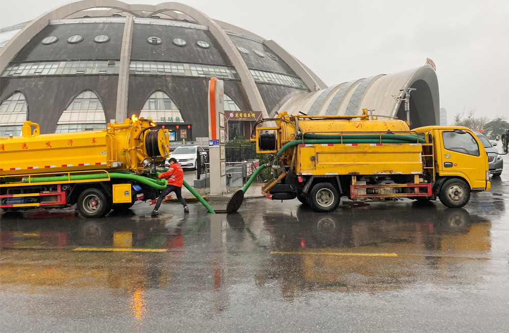 271回龙桥商场管道清淤
