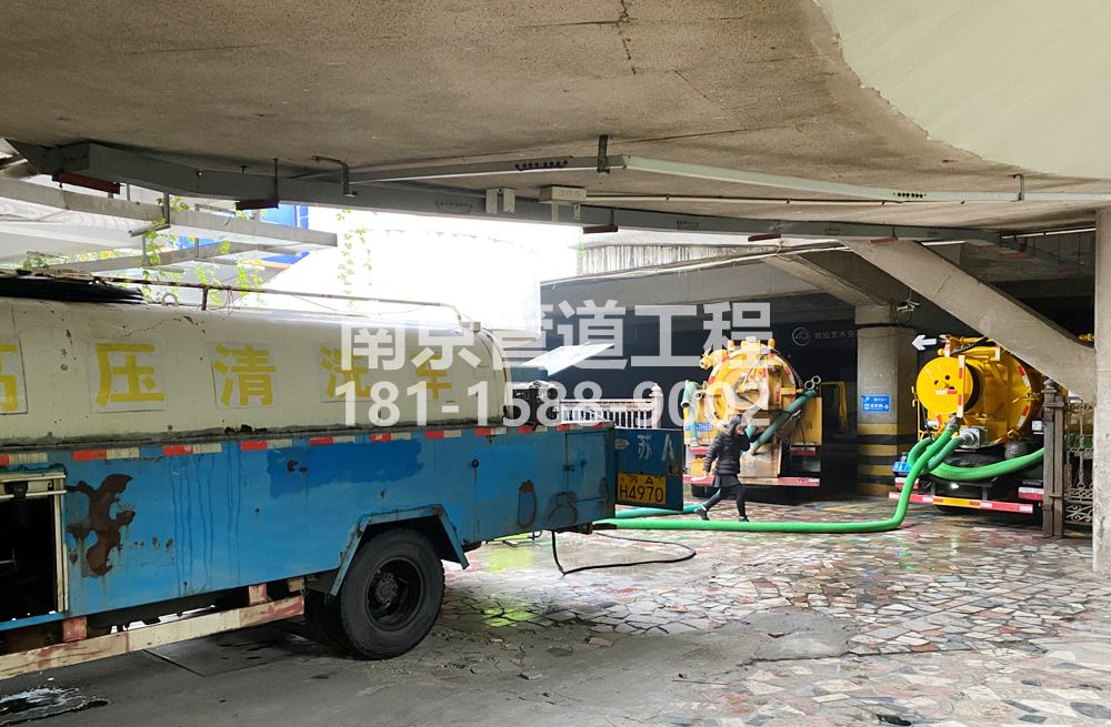 273回龙桥商场地下室污水清理
